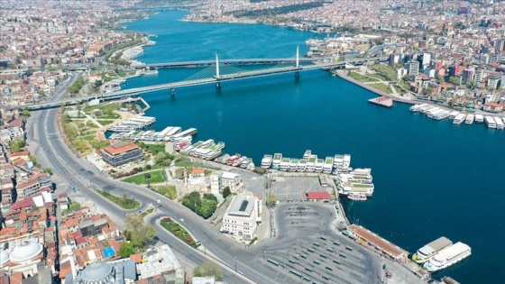 İstanbul'da cadde, meydan, park ve sahiller boş kaldı