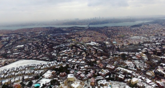 İstanbul'da doyumsuz kar manzarası havadan görüntülendi