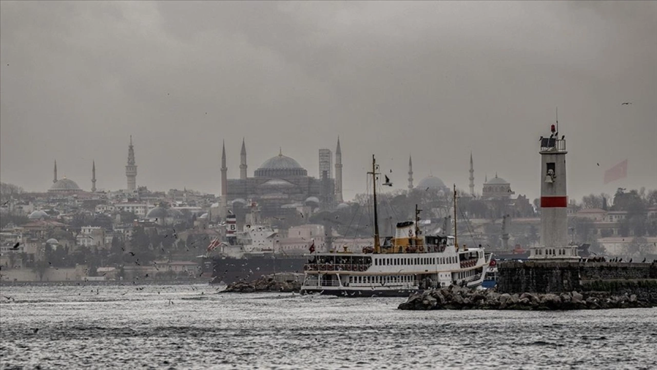 İstanbul'da etkili olan sağanak gece saatlerine kadar sürecek