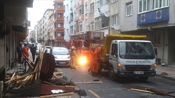 İstanbul'da fırtına hasara yol açtı