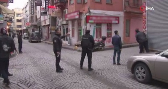 İstanbul'da gece kulübündeki silahlı kişiler polisi alarma geçirdi