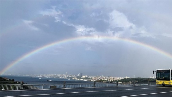 İstanbul'da gökkuşağı güzel görüntüler oluşturdu