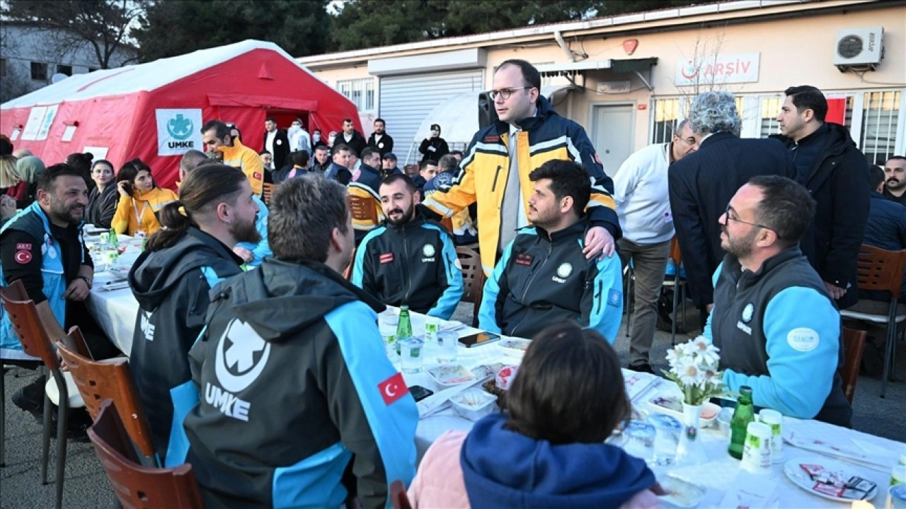 İstanbul'da görevli 112 Acil Sağlık ekipleri iftarda buluştu