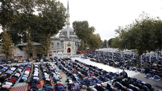 İstanbul'da her 4 bin 403 kişiye bir cami düşüyor