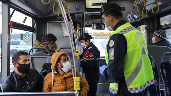 İstanbul'da jandarma ekipleri Kovid-19 tedbirlerini denetledi