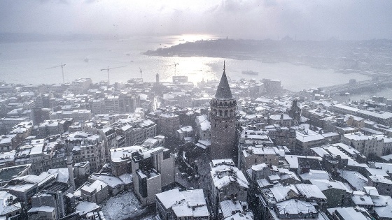'İstanbul'da karın etkisini rüzgar artırdı'