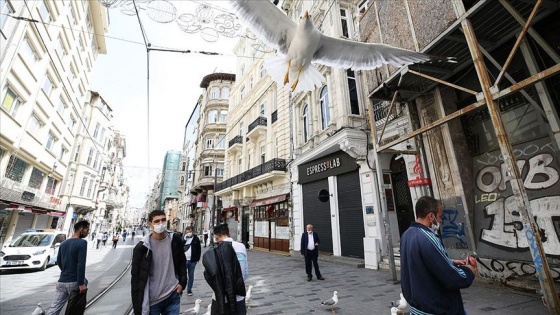 İstanbul'da 'kontrollü sosyal hayat'ın ikinci gününde bazı noktalarda yoğunluk gözlen