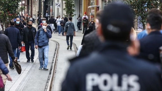 İstanbul'da Kovid-19 tedbirleri kapsamında getirilen sigara yasağına kısmen uyuldu