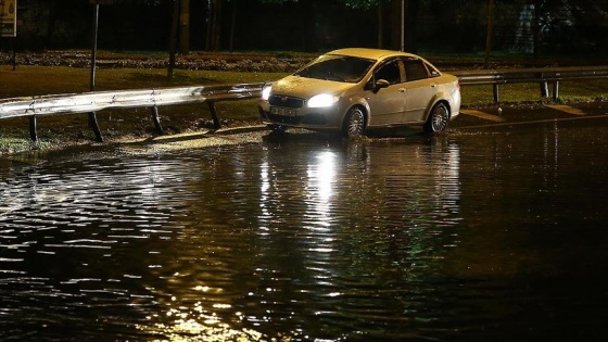 İstanbul&#039;da kuvvetli fırtına ve sağanak