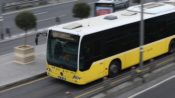 İstanbul'da metrobüs, vapur ve otobüsler hizmet vermeye devam ediyor