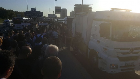 İstanbul'da metrobüs yangını