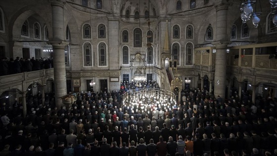 İstanbul'da Miraç Kandili coşkusu