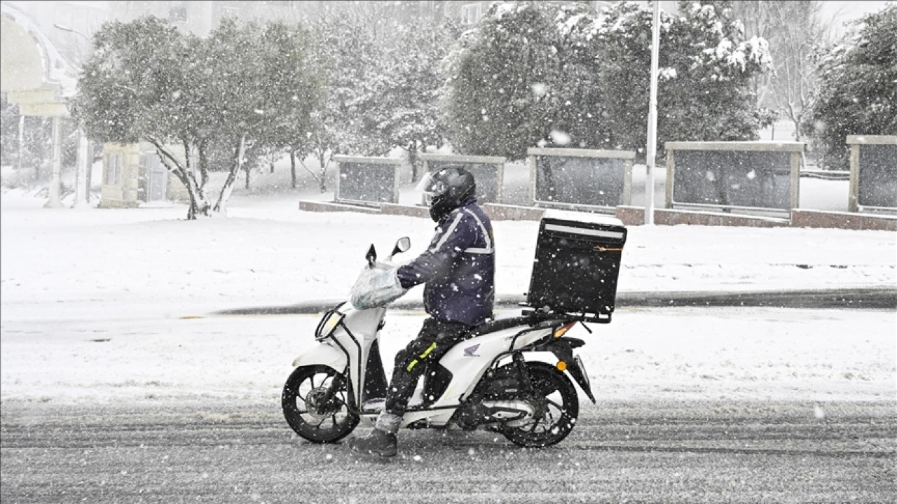 İstanbul'da motosiklet ve motokuryelerin trafiğe çıkma kısıtlaması yarın sona erecek