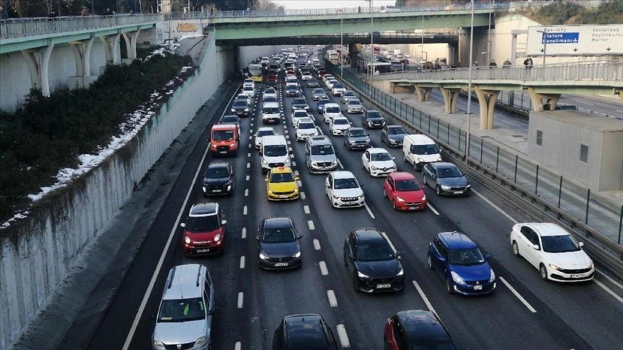 İstanbul'da sabah trafik yoğunluğu oluştu