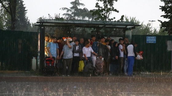 İstanbul'da sağanak hayatı olumsuz etkiliyor