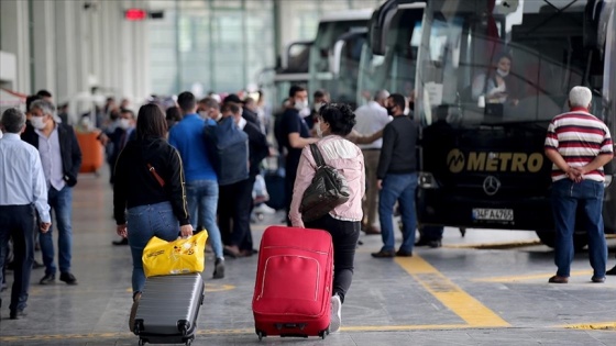 İstanbul'da şehirler arası günlük otobüs sefer sayısı yüzde 50 şartının kaldırılmasıyla 900'e çıktı