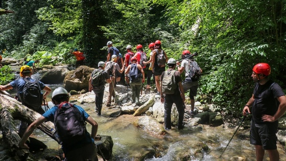 İstanbul'da sıcaktan bunalan doğaseverler Müflizdere Kanyonu'nda nefes alıyor