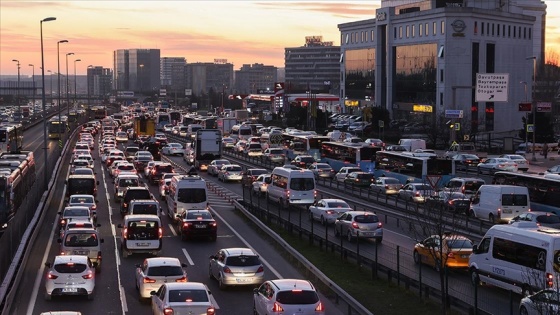 İstanbul'da sokağa çıkma kısıtlaması öncesi trafikte yoğunluk
