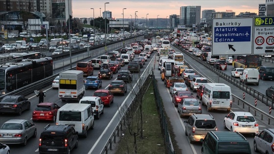 İstanbul'da sokağa çıkma kısıtlaması öncesi trafikte yoğunluk