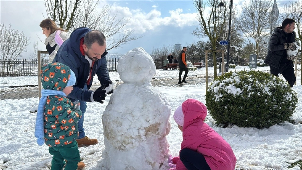 İstanbul'da tatili fırsat bilen çocuklar karın keyfini çıkardı