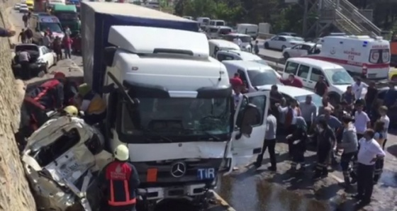 İstanbul'da TIR dehşet saçtı: 1 ölü, 6 yaralı