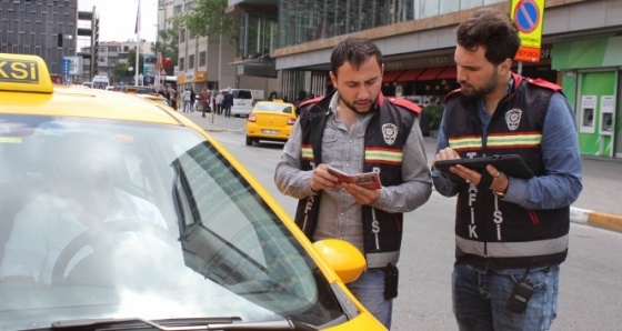 İstanbul’da trafik polisleri kuş uçurtmuyor