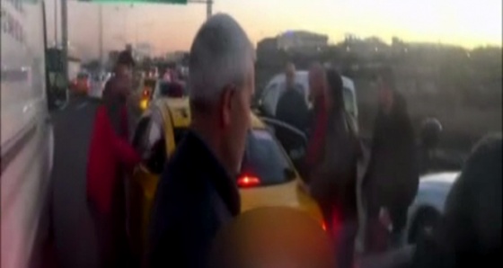 İstanbul’da trafikte tekme, yumruk ve bıçaklı kavga