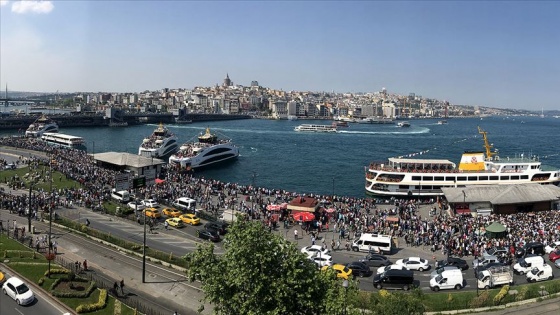 İstanbul'da vatandaşlar tarihi ve turistik mekanlarına akın etti