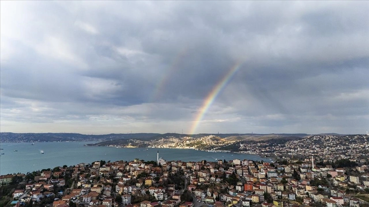 İstanbul'da yağışın ardından gökkuşağı oluştu