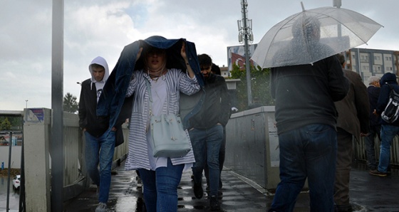 İstanbul 'da yağmur etkili olmaya başladı