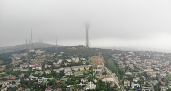 İstanbul'da yüksek kesimlerde etkili olan sis havadan görüntülendi