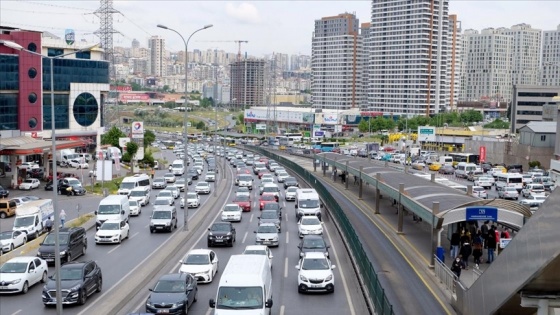 İstanbul haftanın ilk iş gününe yoğun trafikle başladı