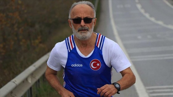 İstanbul Maratonu'nda Kovid-19 engeline takılan Hasan amca kendi rotasını koştu