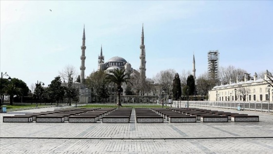 İstanbul sokaklarında koronavirüs sakinliği