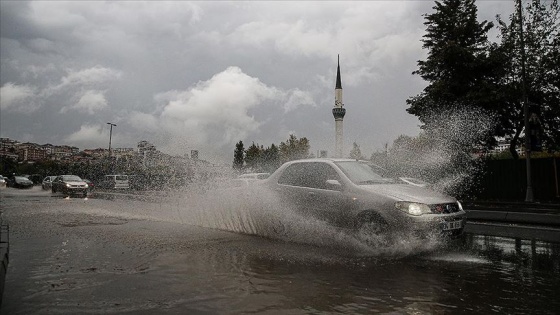 İstanbul'un bazı ilçelerinde sağanak etkili oluyor