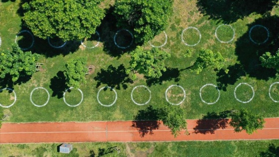 İstanbul'un parklarında 'çemberli sosyal mesafe' dönemi