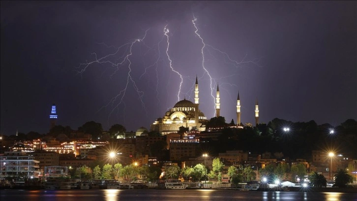 İstanbul Valiliğinden ‘kuvvetli ve gök gürültülü sağanak’ uyarısı