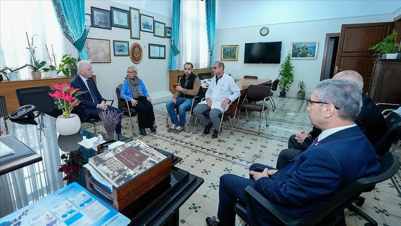 İstanbul Valisi Gül'den sanatçı Edip Akbayram'a hastanede ziyaret