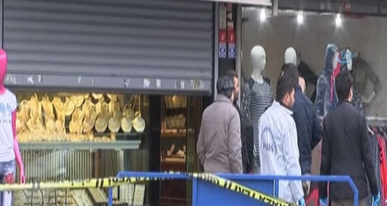 İstanbul Zeytinburnu'nda kuyumcunun sahibini iple bağlayıp soygun yaptılar
