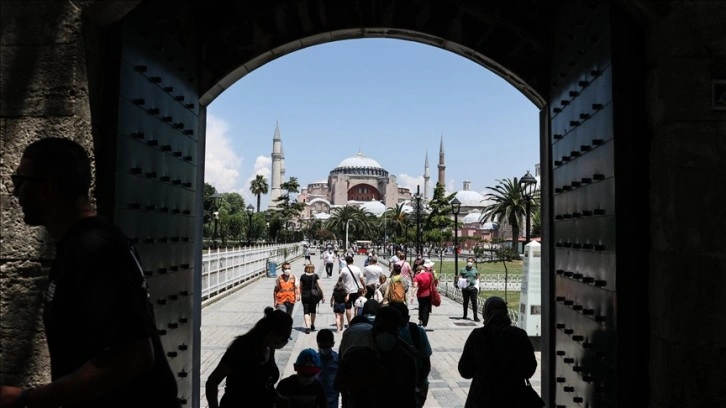 İstanbul'a 2021 yılında 9 milyon 25 bin turist geldi