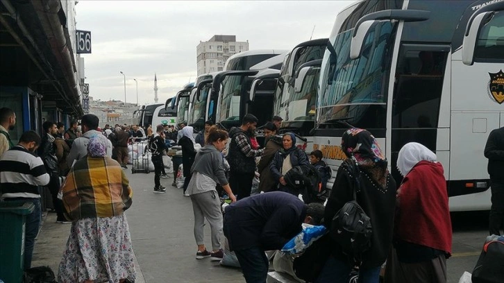 İstanbul'da ara tatil dönüşü otogardaki yoğunluk devam ediyor