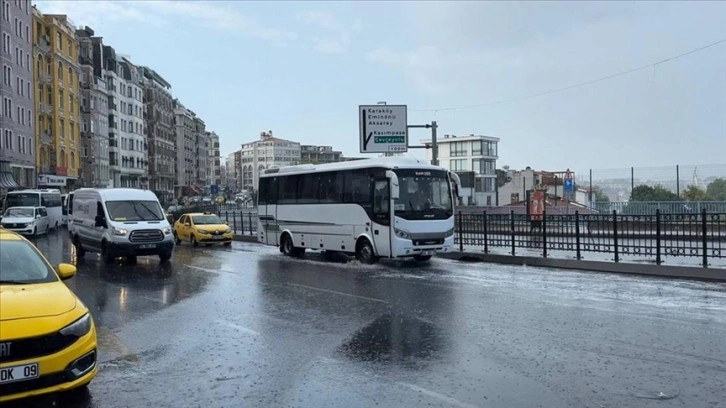 İstanbul'da bazı bölgelerde yağış etkili oluyor