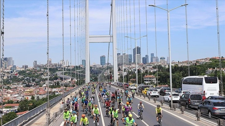 İstanbul'da bisiklet tutkunları kıtalar arası pedal bastı