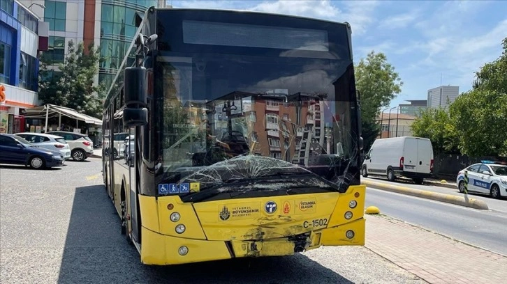 İstanbul'da İETT otobüsünün karıştığı kazada 3 kişi yaralandı