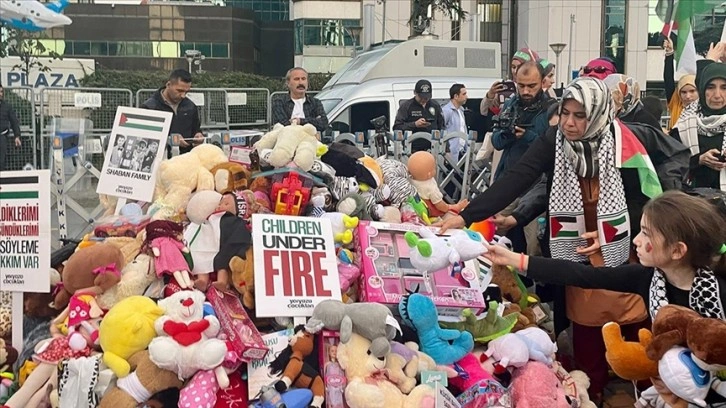 İstanbul'da 'oyuncak'lı İsrail protestosu