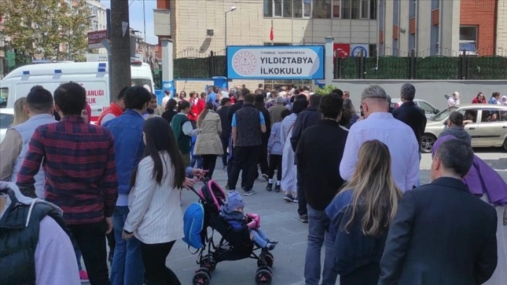 İstanbul'daki okullarda oy kullanma yoğunluğu sürüyor