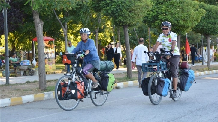 İstanbul'dan bisikletle Türkiye turuna çıkan çift 97 günde Bitlis'e ulaştı
