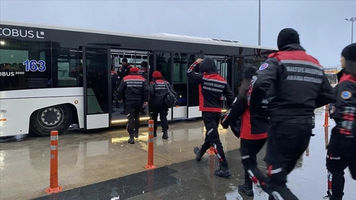 İstanbul'dan deprem bölgesine arama kurtarma ekipleri ile yardım malzemeleri yola çıktı