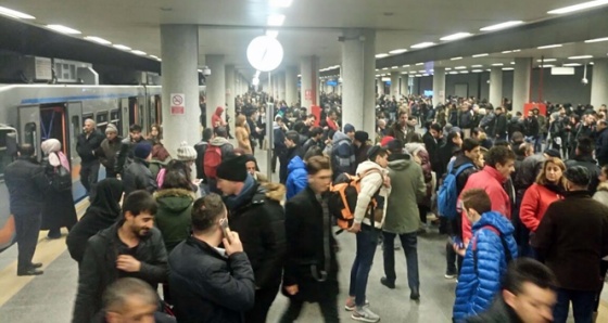 İstanbullulara mesai bitiminde metro şoku