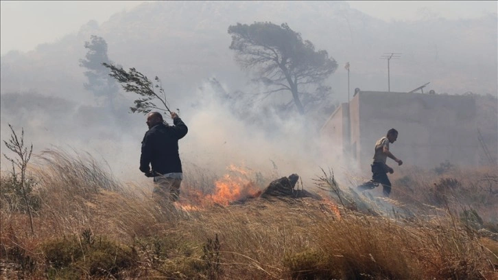 İstanköy Adası'nda orman yangını nedeniyle Kardamaina bölgesi tahliye edildi